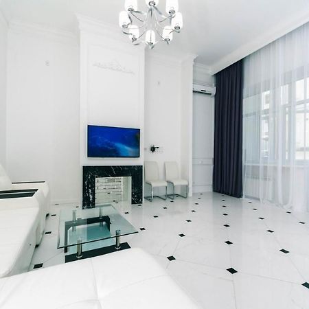 Vip Apartment Near Kreschatyk, 31А Pushkinska Street 키예프 외부 사진