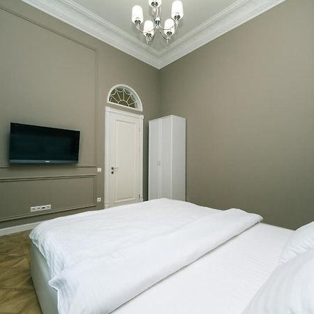Vip Apartment Near Kreschatyk, 31А Pushkinska Street 키예프 외부 사진