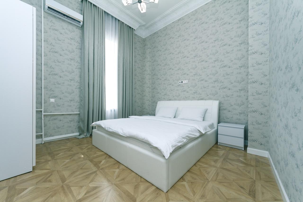 Vip Apartment Near Kreschatyk, 31А Pushkinska Street 키예프 외부 사진