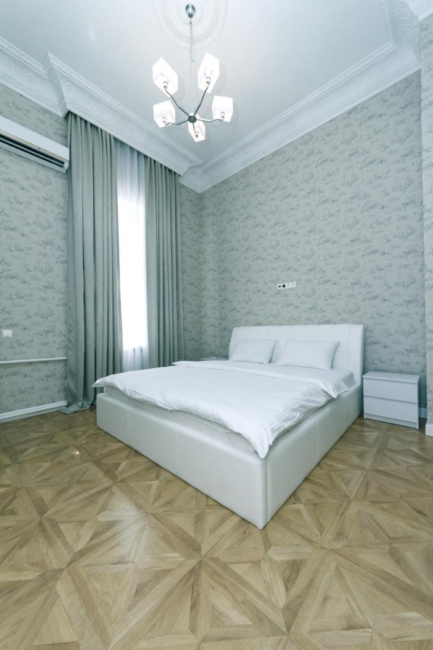 Vip Apartment Near Kreschatyk, 31А Pushkinska Street 키예프 외부 사진