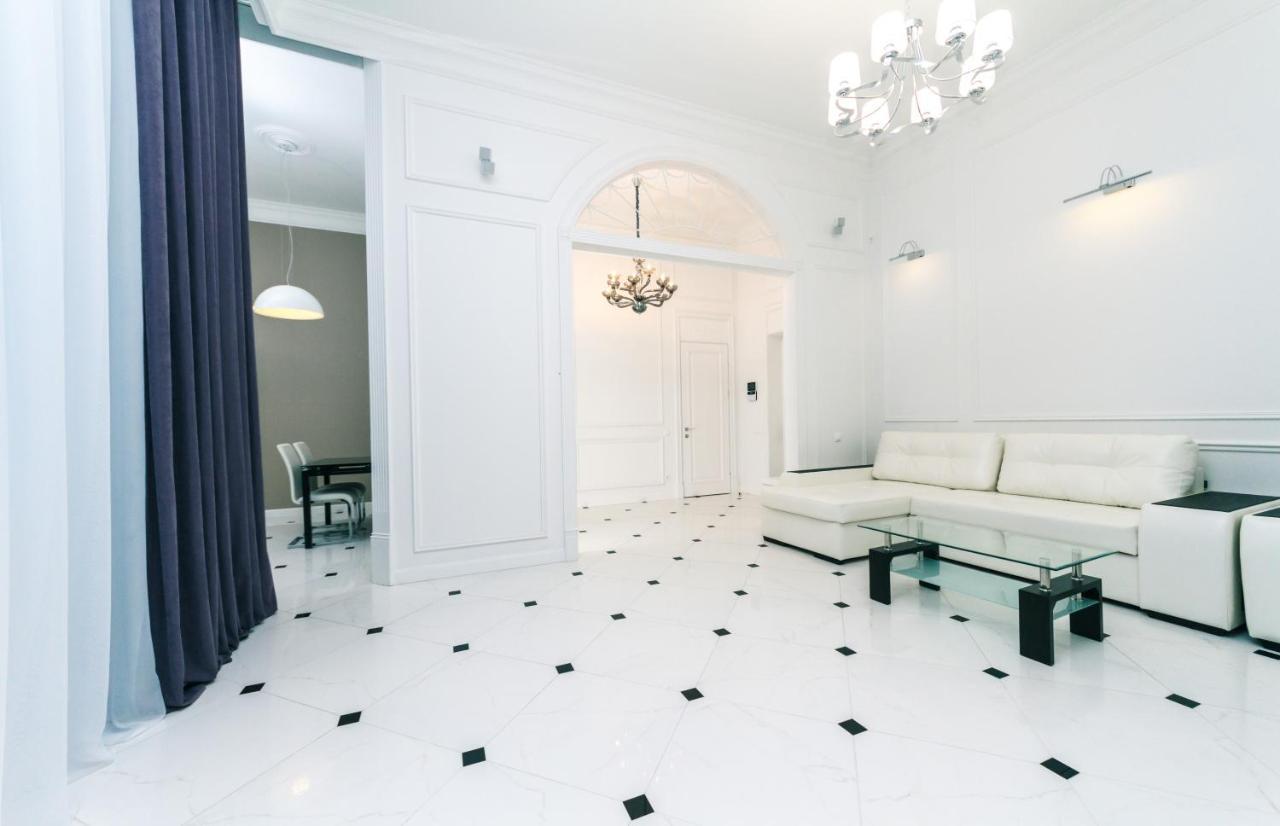 Vip Apartment Near Kreschatyk, 31А Pushkinska Street 키예프 외부 사진