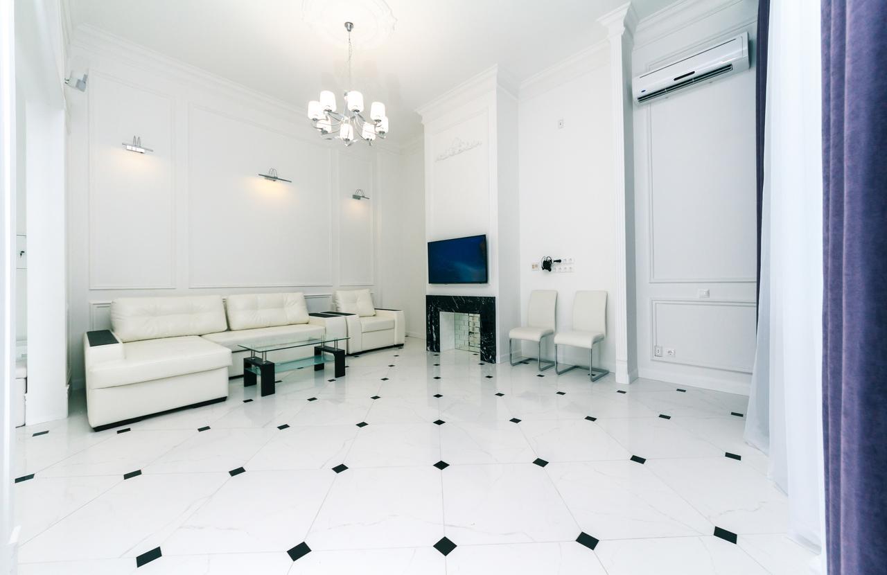 Vip Apartment Near Kreschatyk, 31А Pushkinska Street 키예프 외부 사진